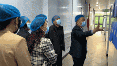 孝义二中食堂内熙熙攘