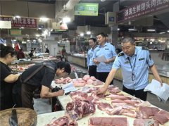 組織執法人員正在轄區內開展節前食物安